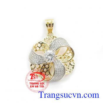 Mặt dây bông hoa sang trọng là sản phẩm vàng nhập khẩu từ Hàn Quốc, sản phẩm sản xuất theo công nghệ mới, đẹp, tinh tế,Mặt dây bông hoa sang trọng