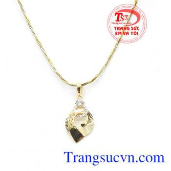 Công ty trang sức em và tôi chuyên cung cấp các sản phẩm đá quý, đá phong thủy, vàng, bạc, ngọc trai,Mặt dây vàng đẹp quý phái