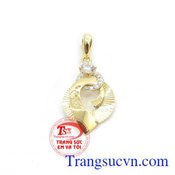 Mặt dây vàng đẹp quý phái là sản phẩm nhập khẩu từ Hàn Quốc, sản phẩm được chế tác tinh tế, sắc nét theo công nghệ 3D mới mang vẻ đẹp trang trọng, quý phái hơn,Mặt dây vàng đẹp quý phái