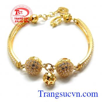 Dễ dàng kết hợp với nhiều trang phục khác nhau. Lắc tay kiều diễm