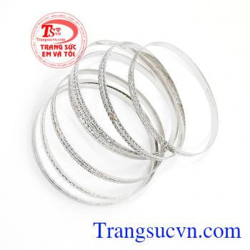 Tôn lên sự nhẹ nhàng, sang trọng cho phái đẹp. Vòng Tuần Vàng Trắng Tinh Xảo