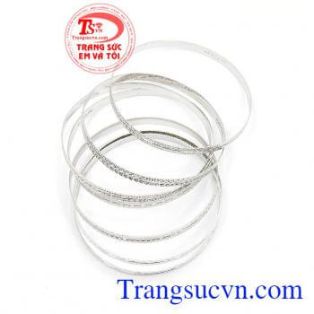 Vòng Tuần Vàng Trắng Tinh Xảo chế tác bằng công nghệ cao, phay tinh xảo sắc nét.
