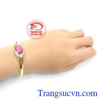 Ruby là biểu tượng cho sự thịnh vượng, bình an và may mắn,là món đồ phong thủy không thể thiếu cho phái đẹp. Vòng Tay Bình An May Mắn