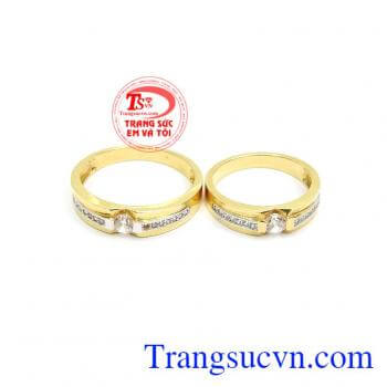 Chọn Nhẫn Cưới Hạnh Phúc Vàng Son là biểu tượng cho sự ràng buộc, gắn kết giữa hai con người xa lạ trở nên bền chặt, không điểm dừng và luôn bất diệt