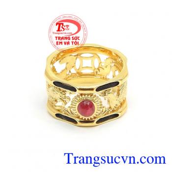 Nhẫn Nữ Ruby Rồng Phượng gắn đá Ruby và lông đuôi voi, mang lại may mắn, bình an, vui vẻ và hạnh phúc trong cuộc sống và tình yêu, là món quà được nhiền bạn gái ưa chuộng trong các dịp ý nghĩa