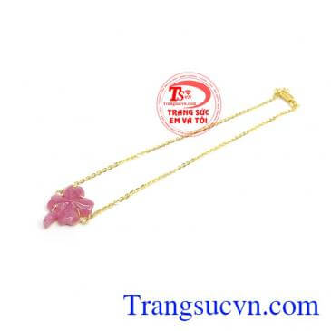 Lắc Chân Nữ Vàng Ruby  phù hợp làm quà tặng bạn gái những dịp ý nghĩa.