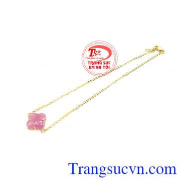 Lắc Chân Bình Yên May Mắn vì vậy là món trang sức và phong thủy được nhiều phái đẹp ưa chuộng.