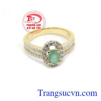 Đá quý Emerald được coi là bùa hộ mệnh đem lại may mắn, sức khoẻ, thành công 