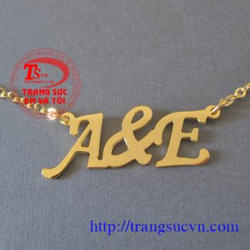 Mặt dây chữ A&E vàng tây