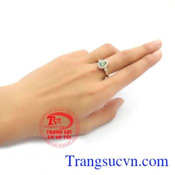 Nhẫn nữ emerald sang trọng