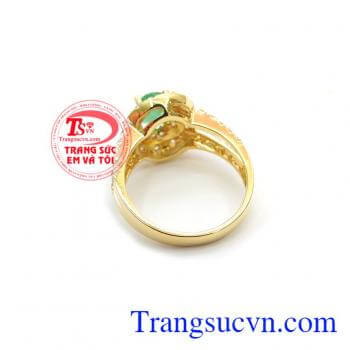 Nhân nữ emeral thiên nhiên