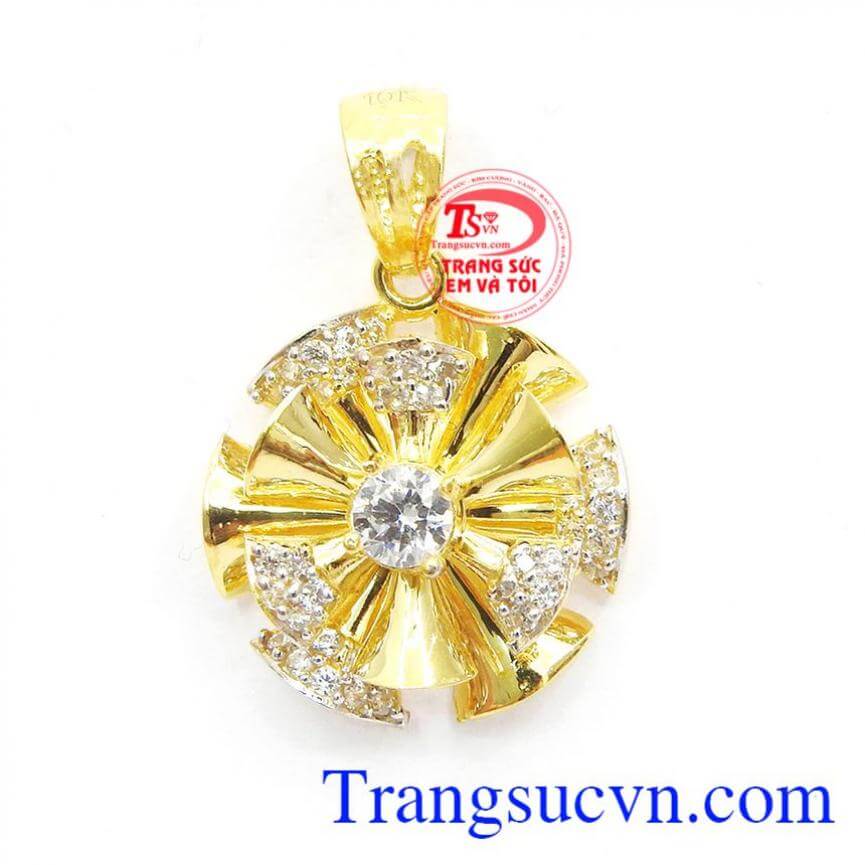 Mặt dây hoa cánh vàng