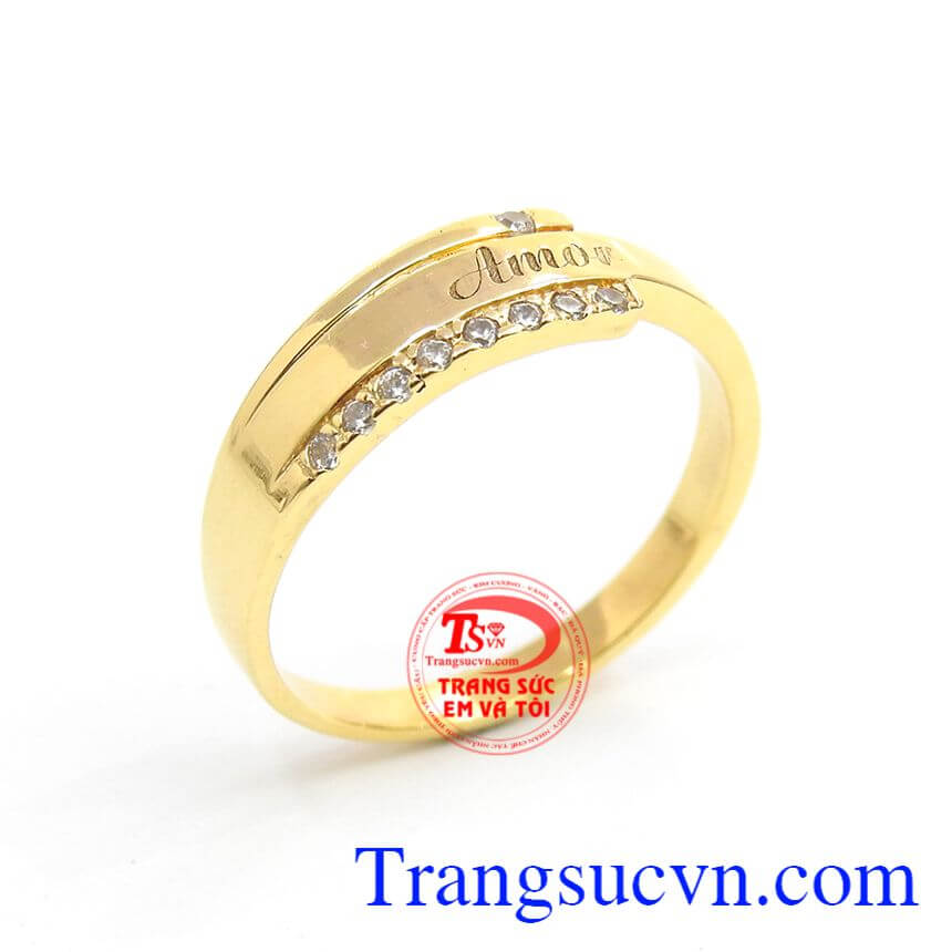 Nhẫn nữ Amor vàng tây 14k được thiết kế dựa trên ý nghĩa của chữ Amor. Theo tiếng Tây Ban Nha, amor chính là tình yêu. Một chiếc nhẫn vô cùng ý nghĩa, hãy dành tặng cho người mình yêu bằng món quà này nhé! Sản phẩm bền đẹp, giao hàng trên toàn quốc, bảo h