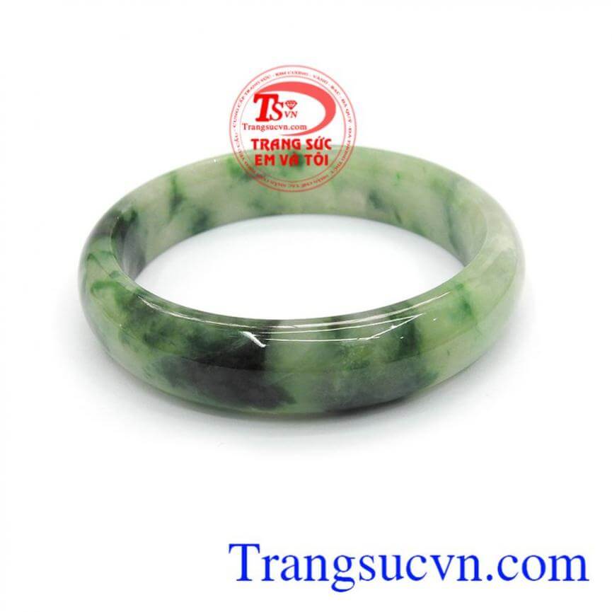 Vòng ngọc đẹp quý phái