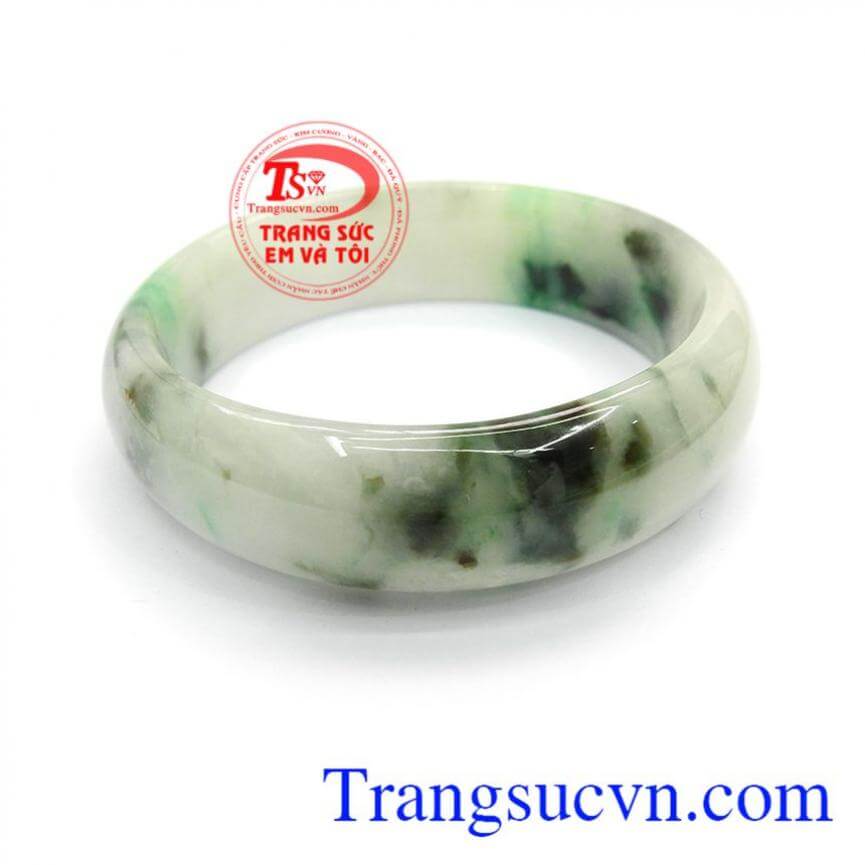 Vòng ngọc đẹp sang trọng