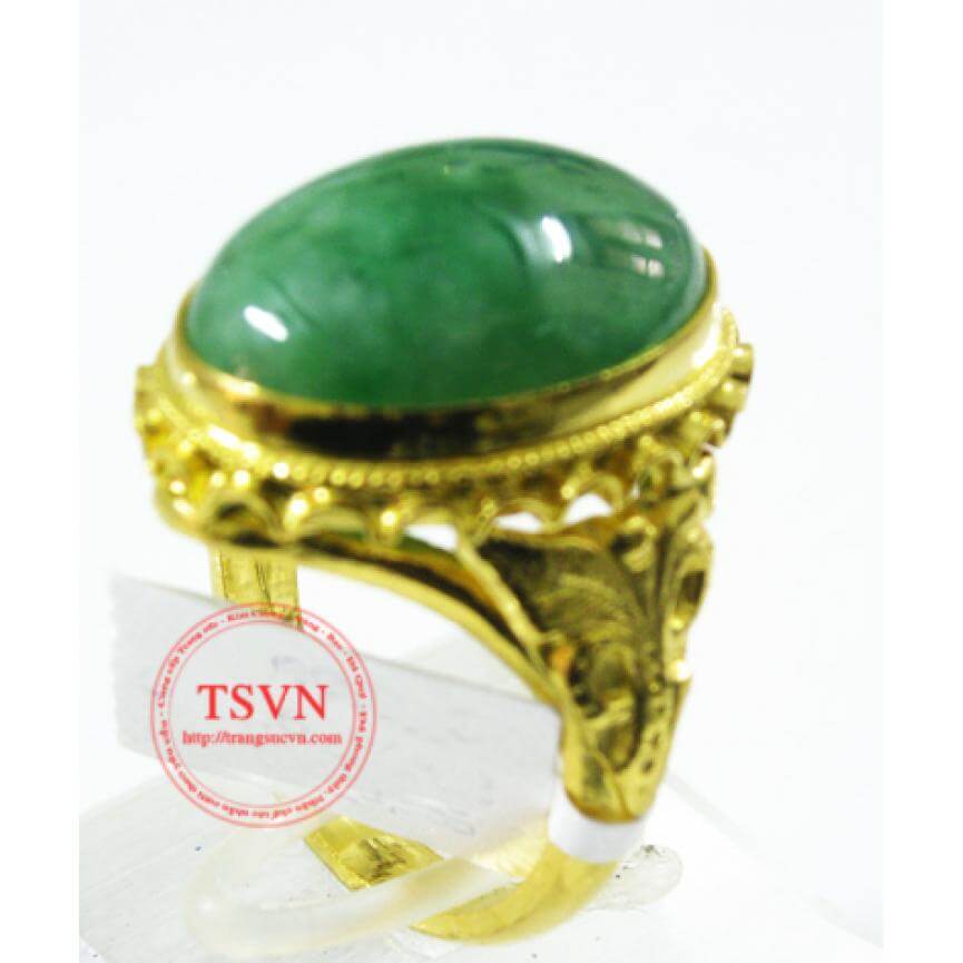 Nhẫn vàng gắn ngọc cẩm thạch