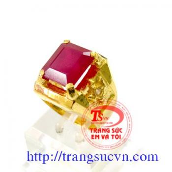 Nhẫn nam vàng 999 gắn đá quý ruby với kiểu giáng sang trọng và đẳng cấp mạnh mẽ của phái mạnh.