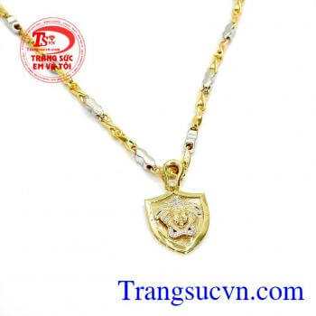 Mặt dây Versace Hàn Quốc là sản phẩm được chế tác theo công nghệ 3D mới nhất của Hàn Quốc