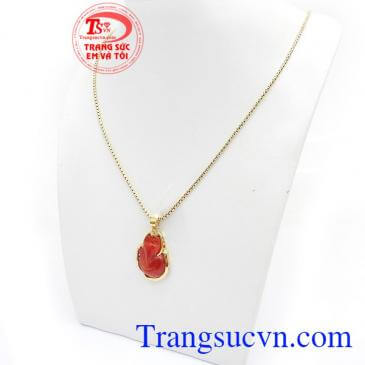 Hồ Ly theo phong thủy là biểu tượng đem đến vận may trong tình duyên, hạnh phúc lứa đôi, sự nhạy bén, tinh xảo cho người phụ nữ và sự thủy chung cho người đàn ông, bên cạnh đó còn mang lại thuận lợi trong sự nghiệp, công danh của chủ nhân,Bộ Dây Chuyền Ng