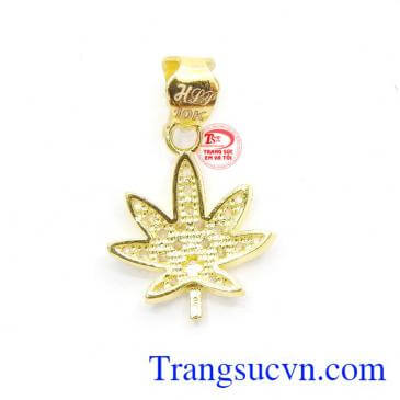 Sản phẩm không quá cầu kỳ, chỉ đơn giản là được chế tác từ vàng 10k,Mặt dây nữ lá phong nhỏ