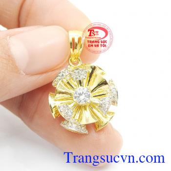 Mặt dây hoa cánh vàng