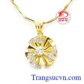 Mặt dây hoa cánh vàng