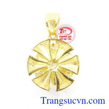 Một món quà ý nghĩa và độc đáo, tại sao chúng ta lại không tự thưởng cho mình sản phẩm đáng yêu này sau những ngày làm việc vất vả nhỉ,Mặt dây hoa cánh vàng