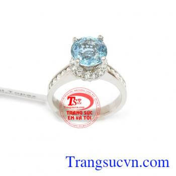Đá topaz là biểu tượng của tình yêu, hạnh phúc lứa đôi, hấp thu năng lượng tốt giúp tinh thần sảng khoái