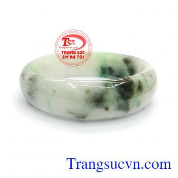 Vòng ngọc đẹp sang trọng