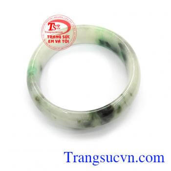 Vòng ngọc đẹp sang trọng