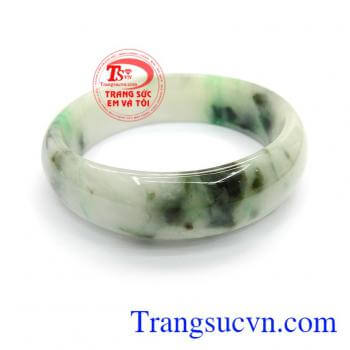 Vòng ngọc đẹp sang trọng