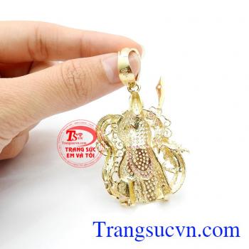 Mặt Quan Văn Trường uy nghiêm