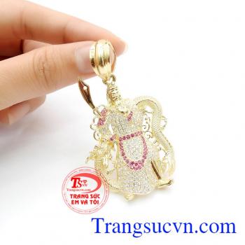 Mặt Quan Văn Trường uy nghiêm