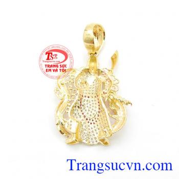 Mặt Quan Văn Trường uy nghiêm