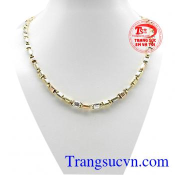 Dây chuyền nam hào hoa vàng 10k được chế tác từ vàng 10k, dây được nhập khẩu từ Italy, thiết kế đẹp mắt, mang phong cách trẻ trung. Sản phẩm bảo hành uy tín, giao hàng trên toàn quốc. Dây chuyền nam hào hoa vàng 10k