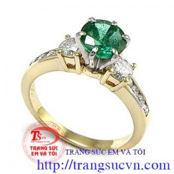 Nhẫn nữ emerald xinh xắn