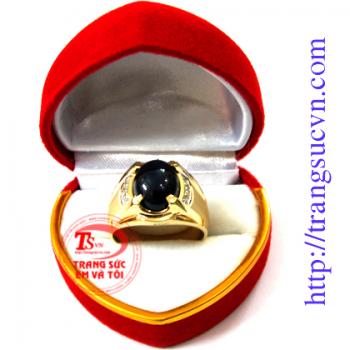 Nhẫn nam gắn saphire Cabochon là đá quý của lòng trung thành và tâm hồn. Thời xa xưa, người ta tặng saphia để tỏ lòng trung thành, trung thực và trong trắng.
