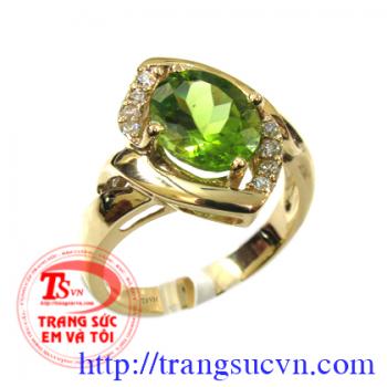 Nhẫn nữ peridot duyên dáng