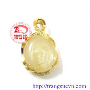 Mặt đá sapphire trắng, hình bát giác bọc vàng ta