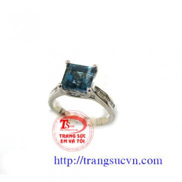 Nhẫn Nữ gắn đá topaz vuông