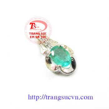 Mặt dây emerald tinh xảo