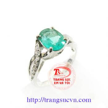 Nhẫn vàng trắng emerald đẹp