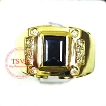 Topaz còn gọi là hoàng ngọc. Mặc dù màu đẹp nhất của topaz là hồng và cam phớt đỏ, nhưng hiện nay trên thị trường đa số topaz có màu xanh do xử lý bằng phóng xạ phát triển vào những năm 1970 tác động lên các đá topaz không màu.