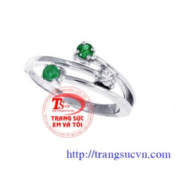 Nhẫn nữ vàng trắng emerald thời trang