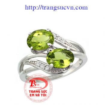 Nhẫn vàng peridot thiên nhiên