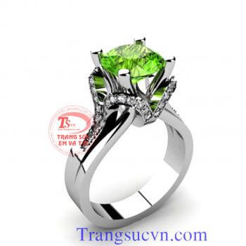 Nhẫn nữ hoàng peridot