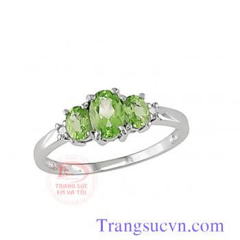 Nhẫn vàng trắng đá peridot