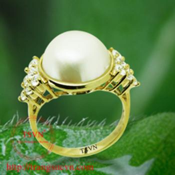 Nhẫn ngọc trai, được chế tác từ ngọc trai tự nhiên với với chất lượng ngọc trai cao cấp với vàng từ 14k - 24k sẽ dẽ dàng cho bạn chọn lựa cho mình một chiếc nhẫn ngọc trai như ý.