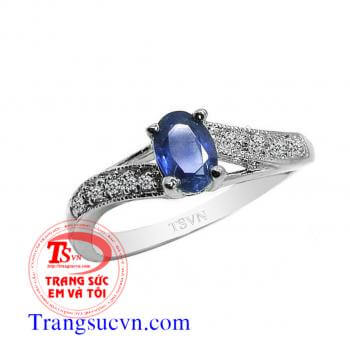 Nhẫn nữ vàng tây gắn đá Saphir thiên nhiên