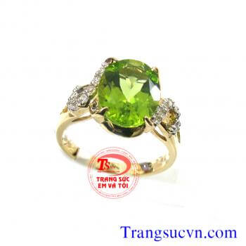 Nhẫn đá peridot thiên nhiên vàng tây
